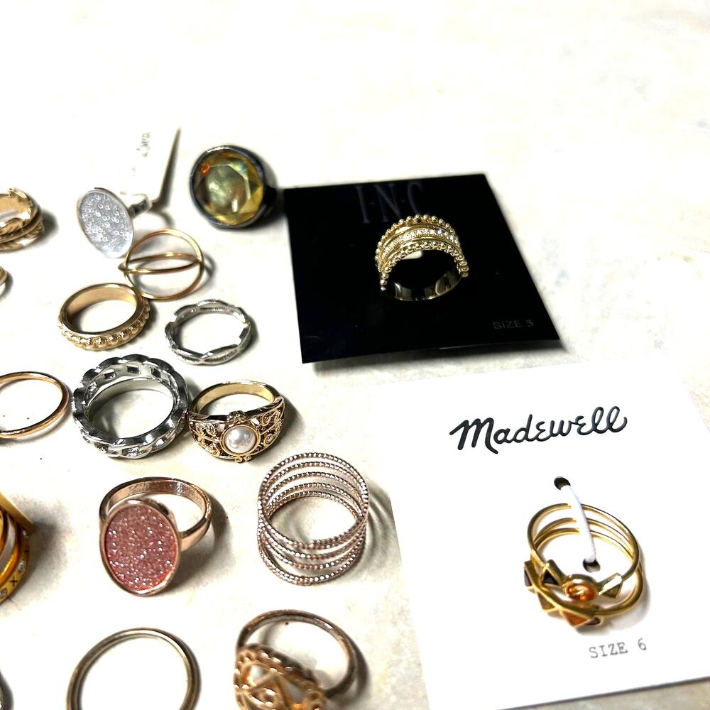 40 Rings All Wearable Assorted Styles And Sizes - Picture 4 of 5